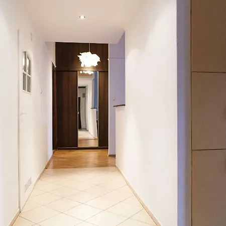 Comfortable & Spacious Center Apartment