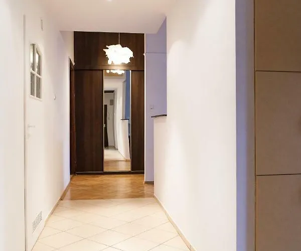 Comfortable & Spacious Center Apartman